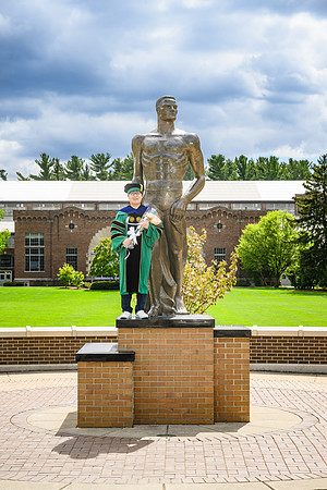 26MSUSpringGrads-0502-Alumni-271