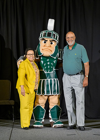 23MSU-Service-Sparty-096-5x7