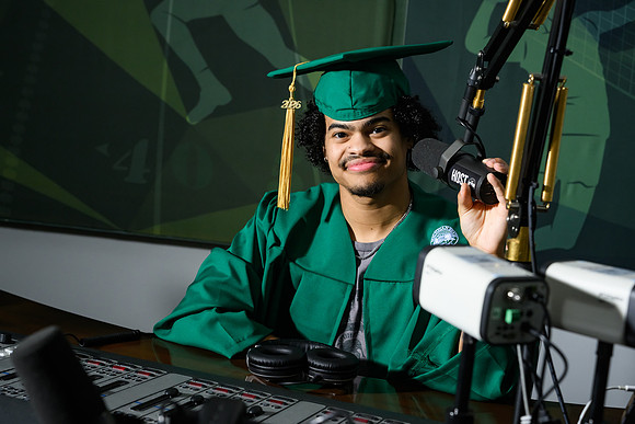 26MSU-FallGrads-1019-Oscar-023