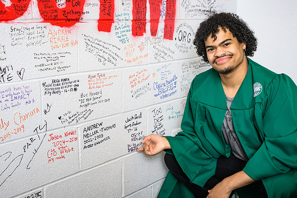 26MSU-FallGrads-1019-Oscar-019