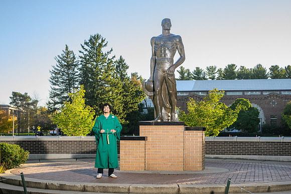 26MSU-FallGrads-1019-Oscar-007