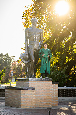 26MSU-FallGrads-1019-Oscar-010