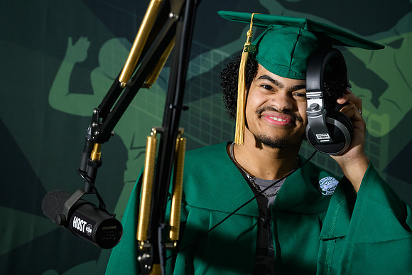 26MSU-FallGrads-1019-Oscar-024