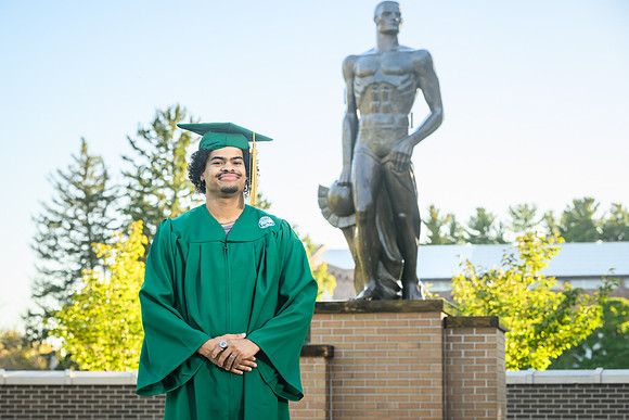 26MSU-FallGrads-1019-Oscar-011