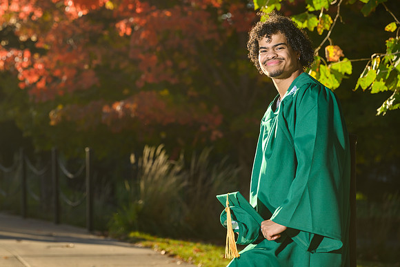 26MSU-FallGrads-1019-Oscar-013