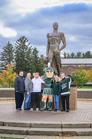 24MSU-SLE-Family-231