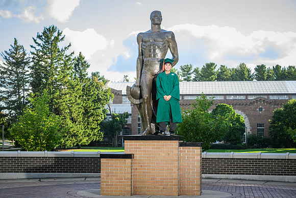 26MSU-FallGrads-0906-Joaquin-009