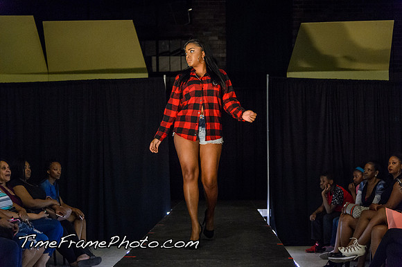 16Alpha-Show-394