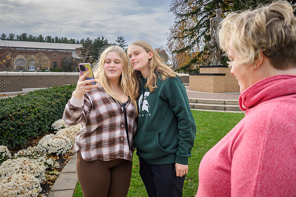 23MSU-FamilyWeekend-016