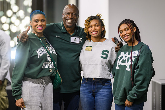 24MSU-AO-Parade-105