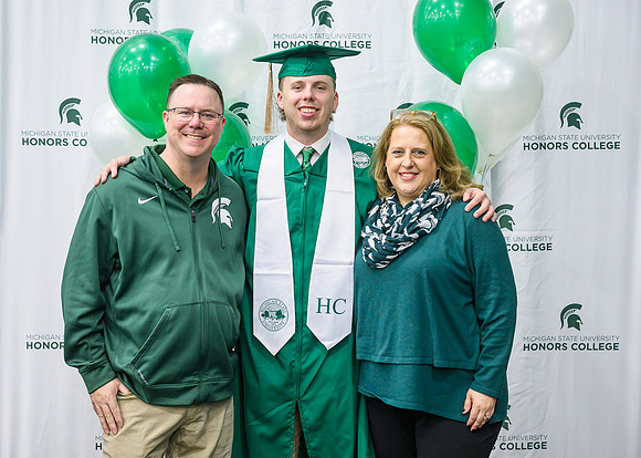 24MSU-HC-Graduation-020-5x7