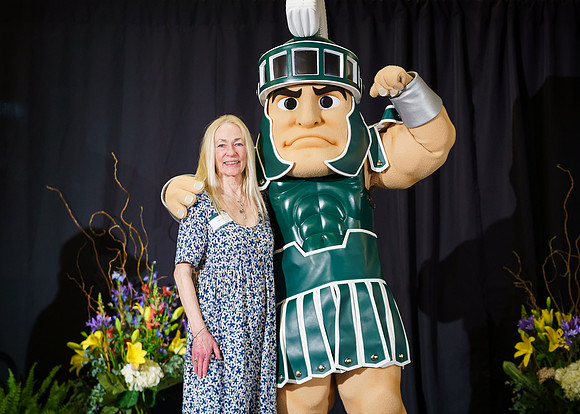 25MSU-ServiceAwards-Sparty-039-5x7