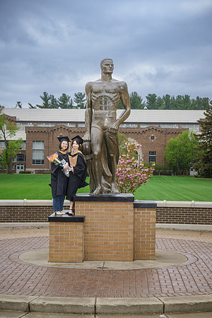 25MSUSpring-0502-Alumni-097