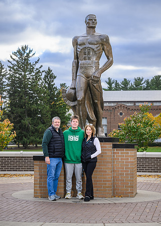 24MSU-SLE-Family-245-5x7