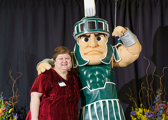 25MSU-ServiceAwards-Sparty-032-5x7