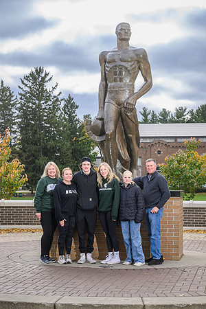 24MSU-SLE-Family-078