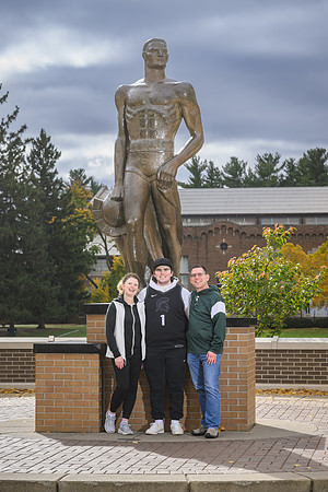 24MSU-SLE-Family-032