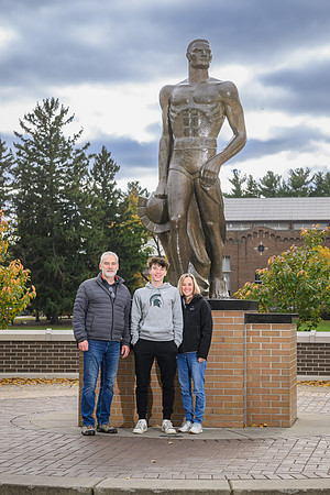 24MSU-SLE-Family-156