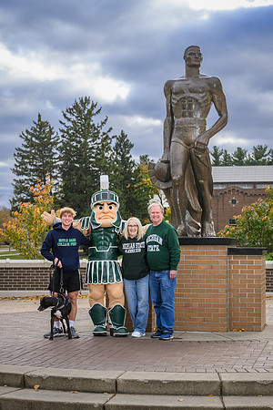 24MSU-SLE-Family-229
