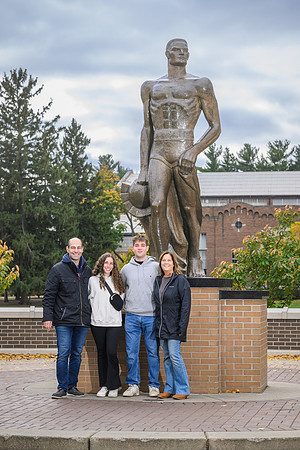 24MSU-SLE-Family-059