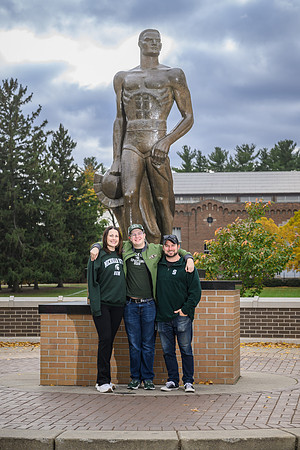 24MSU-SLE-Family-128