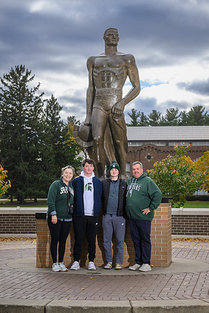 24MSU-SLE-Family-166