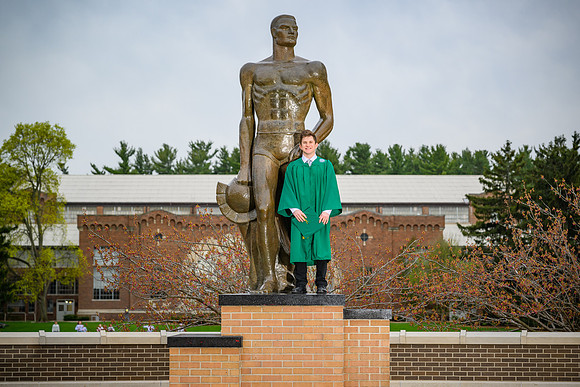 22MSUSpring-0505-ZackDrew-015