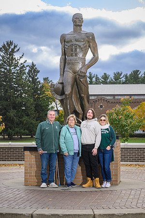24MSU-SLE-Family-191