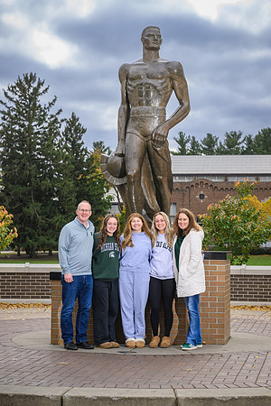 24MSU-SLE-Family-120