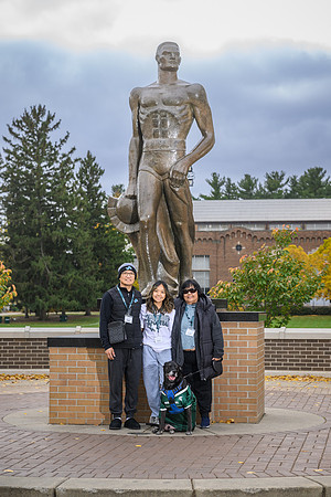 24MSU-SLE-Family-001