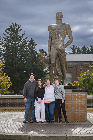 24MSU-SLE-Family-083