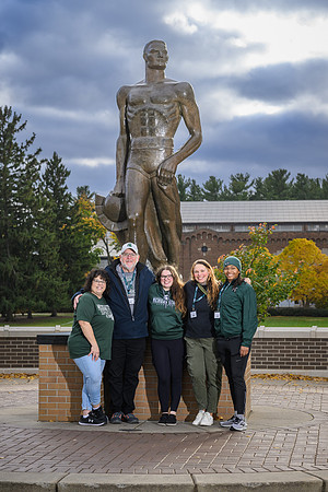 24MSU-SLE-Family-215