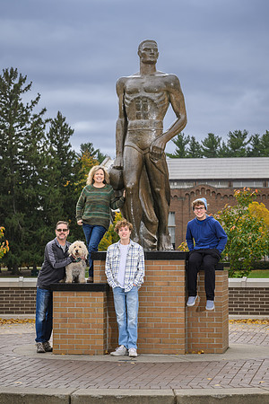 24MSU-SLE-Family-038