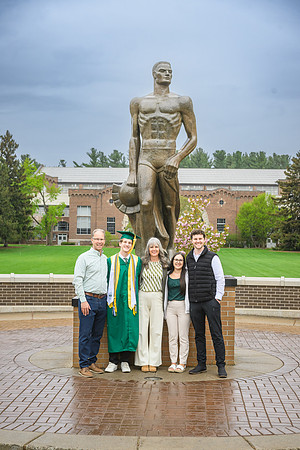 25MSUSpring-0504-Alumni-049