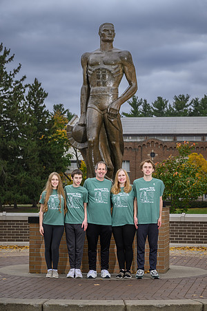 24MSU-SLE-Family-105