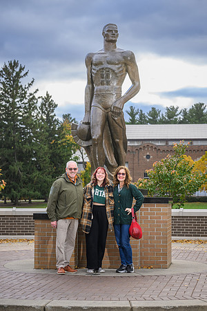 24MSU-SLE-Family-238