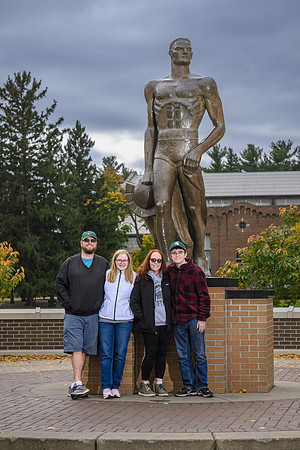 24MSU-SLE-Family-034