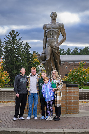24MSU-SLE-Family-248