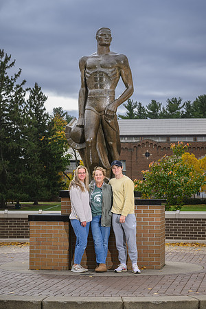 24MSU-SLE-Family-035