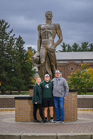 24MSU-SLE-Family-019