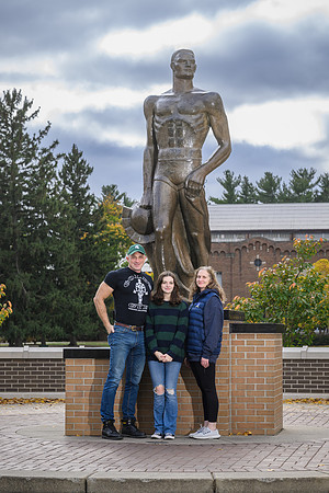 24MSU-SLE-Family-075