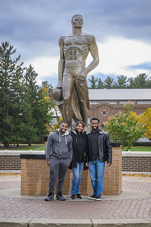 24MSU-SLE-Family-237