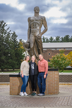 24MSU-SLE-Family-125