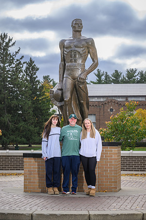 24MSU-SLE-Family-076