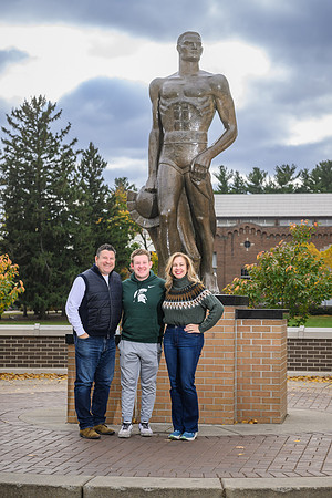 24MSU-SLE-Family-144