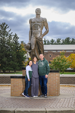 24MSU-SLE-Family-141