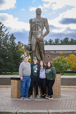 24MSU-SLE-Family-187