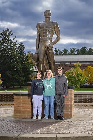 24MSU-SLE-Family-196