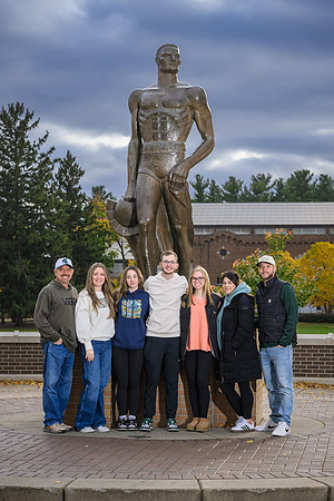 24MSU-SLE-Family-201