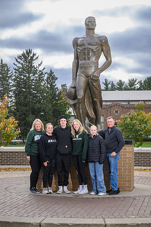 24MSU-SLE-Family-078